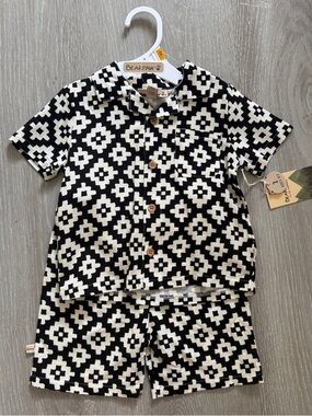 Baby 18M Bearpaw Black & White Geometric 2 Piece Set ** NWT